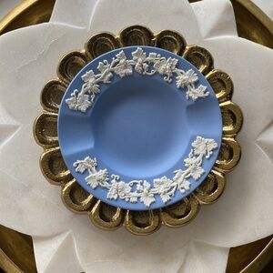 Vintage Wedgwood Blue Jasperware Grapevine Garland Ashtray Made in England